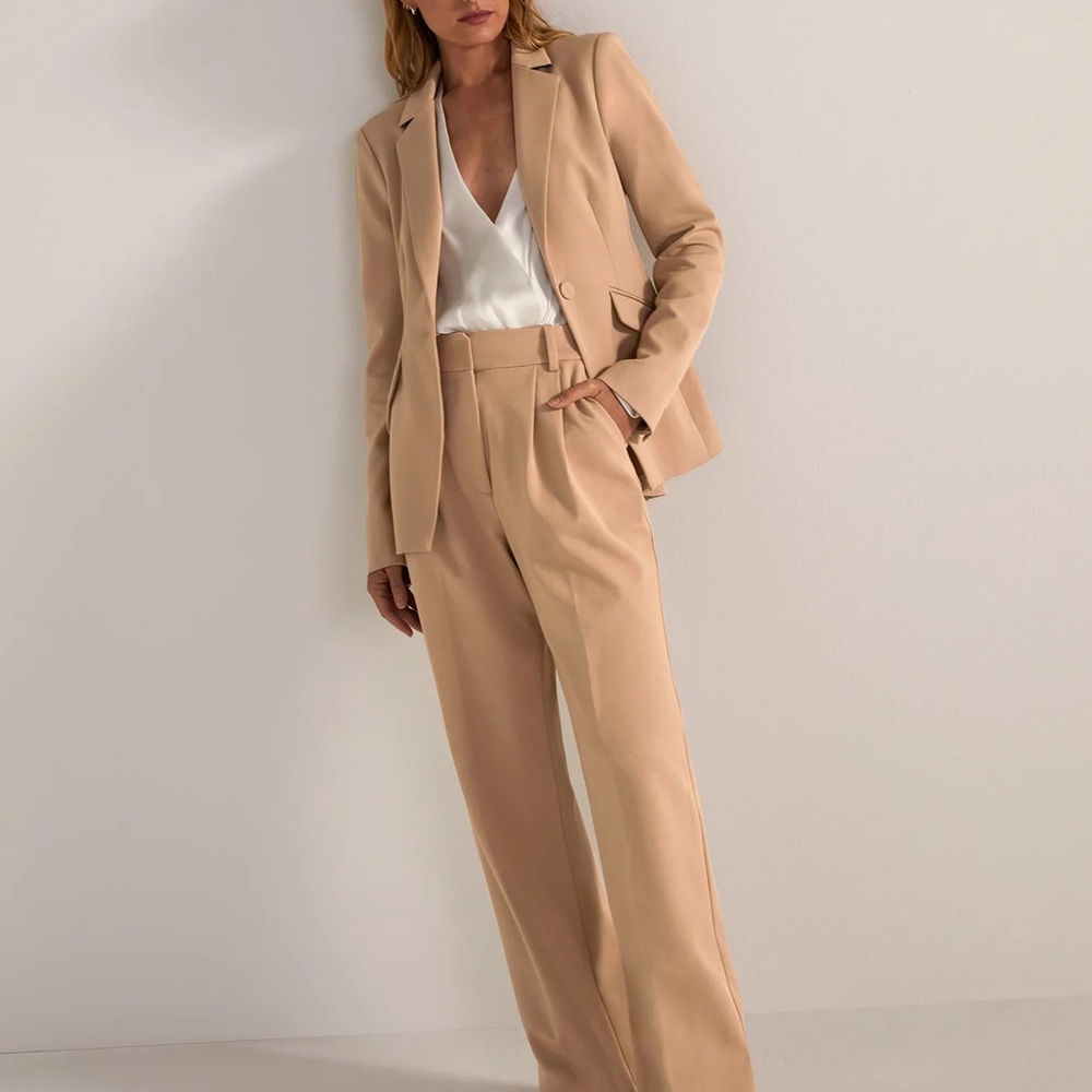Favorite daughter NWT beige size 8.